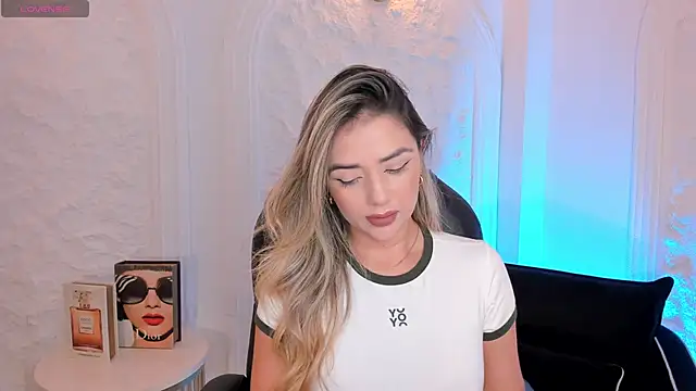 Snapshot of ChloePreston_ chatting on 05-19-26, 11:49 ChloePreston online show from 05-19-26, 11:49