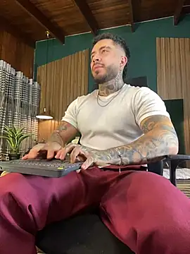 LeoSalvatore  online show from 01-25-25, 03:40