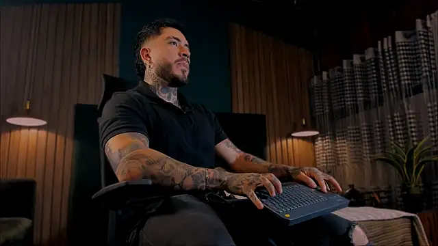 LeoSalvatore  online show from 02-04-25, 04:05