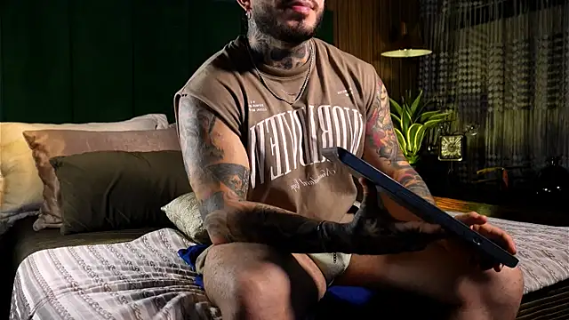 LeoSalvatore  online show from 03-09-25, 01:25