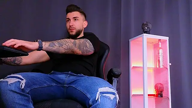 Snapshot of MightyAaron66 chatting on 02-15-25, 10:44 MightyAaron66 online show from 02-15-25, 10:44