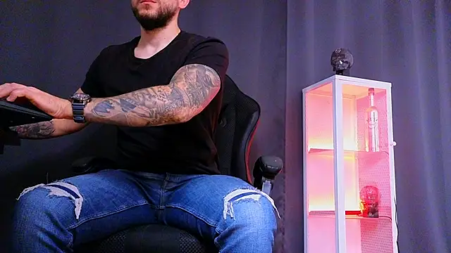 Snapshot of MightyAaron66 chatting on 03-01-25, 08:45 MightyAaron66 online show from 03-01-25, 08:45