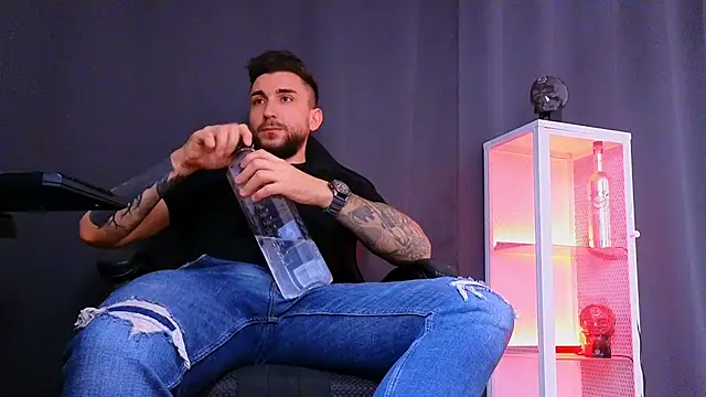 Snapshot of MightyAaron66 chatting on 03-04-25, 05:42 MightyAaron66 online show from 03-04-25, 05:42