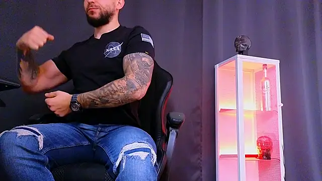 Snapshot of MightyAaron66 chatting on 03-05-25, 09:27 MightyAaron66 online show from 03-05-25, 09:27