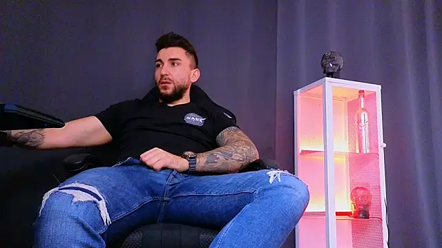 Snapshot of MightyAaron66 chatting on 03-07-25, 06:46 MightyAaron66 online show from 03-07-25, 06:46