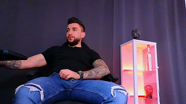 Snapshot of MightyAaron66 chatting on 03-09-25, 03:32 MightyAaron66 online show from 03-09-25, 03:32