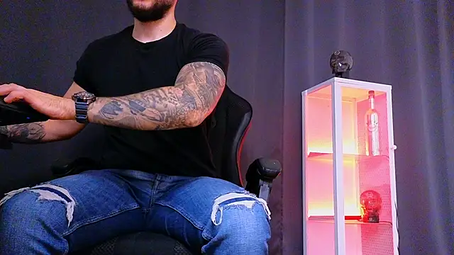 Snapshot of MightyAaron66 chatting on 03-09-25, 06:39 MightyAaron66 online show from 03-09-25, 06:39