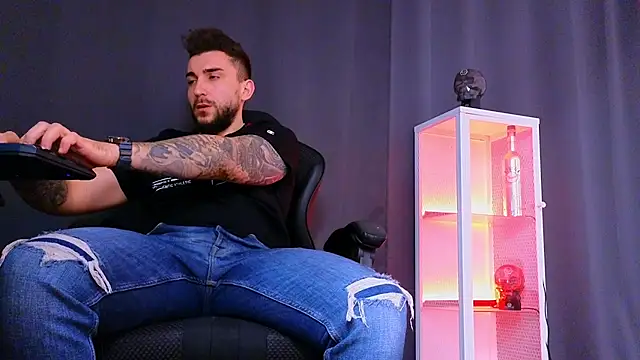 Snapshot of MightyAaron66 chatting on 03-11-25, 04:43 MightyAaron66 online show from 03-11-25, 04:43