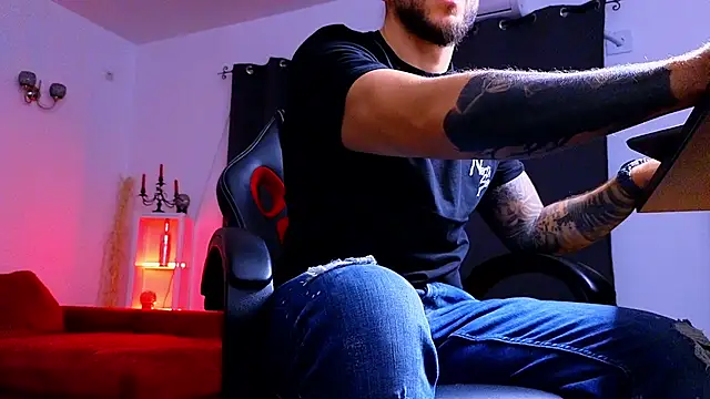 Snapshot of MightyAaron66 chatting on 09-09-25, 03:39 MightyAaron66 online show from 09-09-25, 03:39