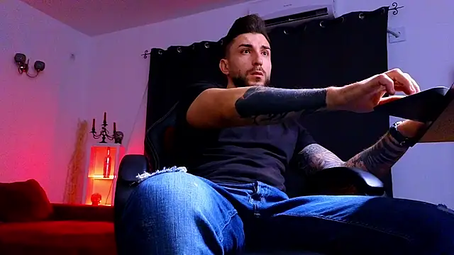 Snapshot of MightyAaron66 chatting on 09-18-25, 01:40 MightyAaron66 online show from 09-18-25, 01:40