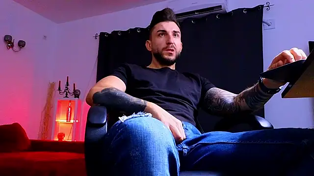 Snapshot of MightyAaron66 chatting on 09-19-25, 02:46 MightyAaron66 online show from 09-19-25, 02:46