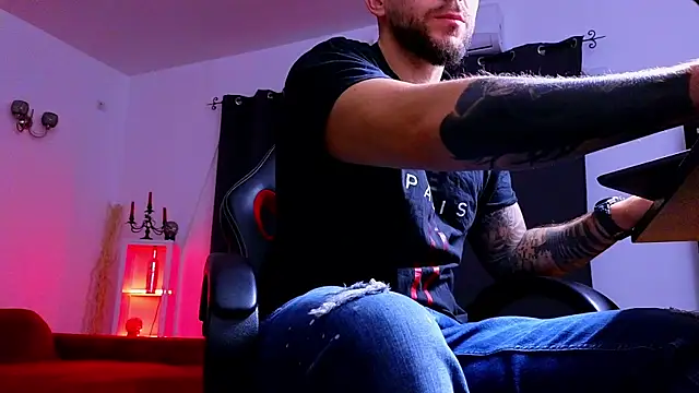 Snapshot of MightyAaron66 chatting on 10-02-25, 02:29 MightyAaron66 online show from 10-02-25, 02:29