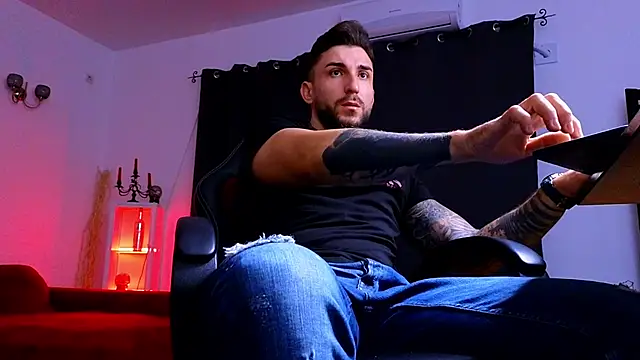 Snapshot of MightyAaron66 chatting on 10-03-25, 02:41 MightyAaron66 online show from 10-03-25, 02:41