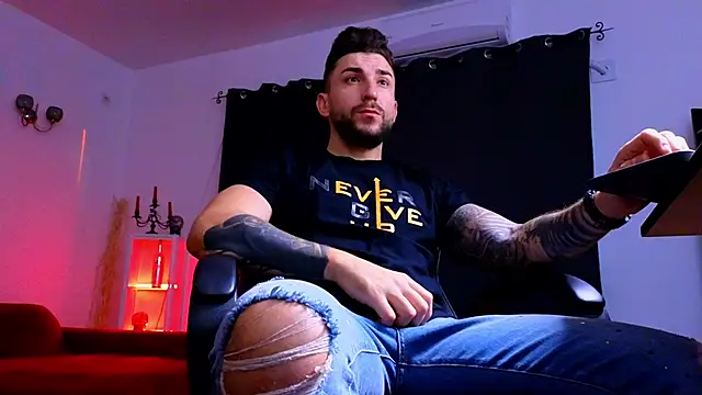 Snapshot of MightyAaron66 chatting on 10-05-25, 04:22 MightyAaron66 online show from 10-05-25, 04:22