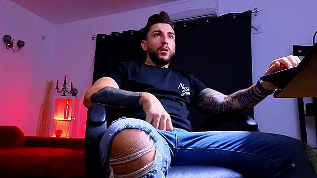 Snapshot of MightyAaron66 chatting on 10-08-25, 02:53 MightyAaron66 online show from 10-08-25, 02:53