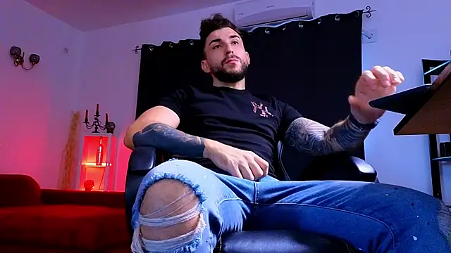 Snapshot of MightyAaron66 chatting on 10-09-25, 05:16 MightyAaron66 online show from 10-09-25, 05:16