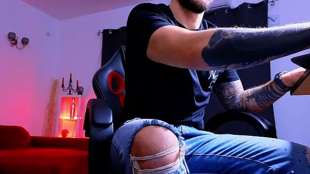 Snapshot of MightyAaron66 chatting on 10-15-25, 01:28 MightyAaron66 online show from 10-15-25, 01:28