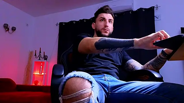 Snapshot of MightyAaron66 chatting on 10-22-25, 04:13 MightyAaron66 online show from 10-22-25, 04:13