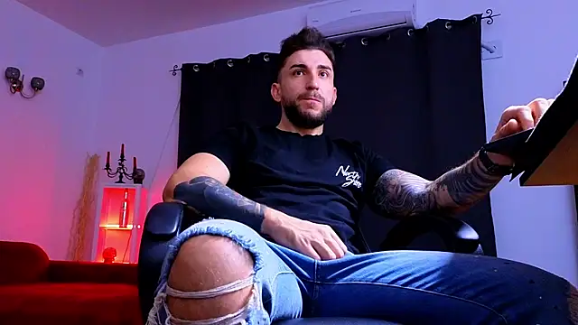 Snapshot of MightyAaron66 chatting on 10-27-25, 04:38 MightyAaron66 online show from 10-27-25, 04:38