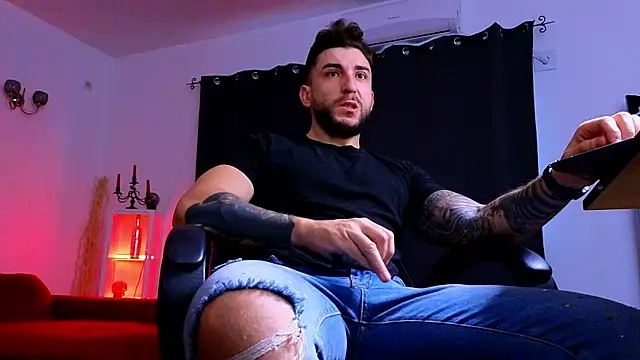 Snapshot of MightyAaron66 chatting on 11-10-25, 06:23 MightyAaron66 online show from 11-10-25, 06:23