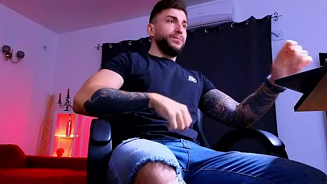 Snapshot of MightyAaron66 chatting on 11-11-25, 03:28 MightyAaron66 online show from 11-11-25, 03:28