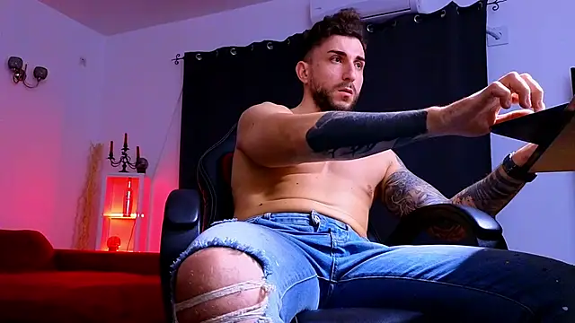 Snapshot of MightyAaron66 chatting on 11-11-25, 03:34 MightyAaron66 online show from 11-11-25, 03:34