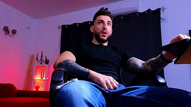 Snapshot of MightyAaron66 chatting on 11-12-25, 04:46 MightyAaron66 online show from 11-12-25, 04:46