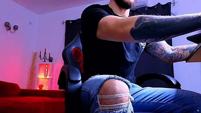 Snapshot of MightyAaron66 chatting on 11-17-25, 05:24 MightyAaron66 online show from 11-17-25, 05:24