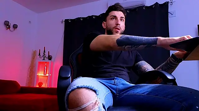 Snapshot of MightyAaron66 chatting on 11-19-25, 04:01 MightyAaron66 online show from 11-19-25, 04:01