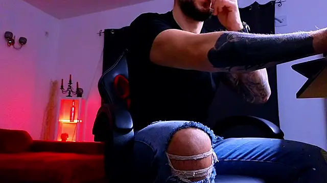 Snapshot of MightyAaron66 chatting on 11-23-25, 04:12 MightyAaron66 online show from 11-23-25, 04:12