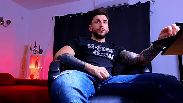 Snapshot of MightyAaron66 chatting on 11-26-25, 03:35 MightyAaron66 online show from 11-26-25, 03:35