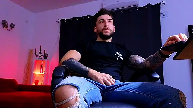 Snapshot of MightyAaron66 chatting on 11-27-25, 04:47 MightyAaron66 online show from 11-27-25, 04:47