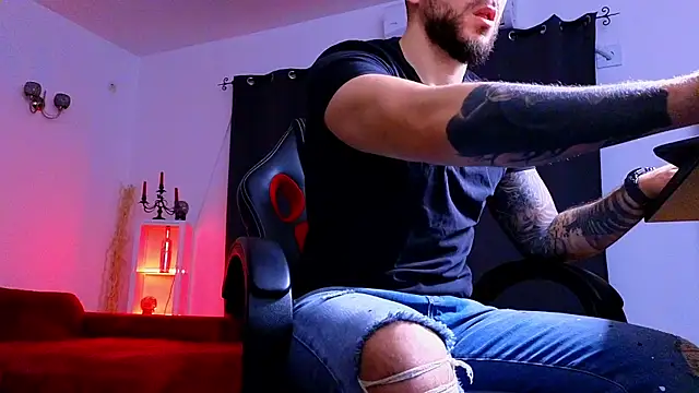 Snapshot of MightyAaron66 chatting on 11-29-25, 03:42 MightyAaron66 online show from 11-29-25, 03:42