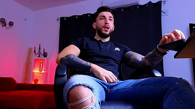 Snapshot of MightyAaron66 chatting on 11-30-25, 04:49 MightyAaron66 online show from 11-30-25, 04:49