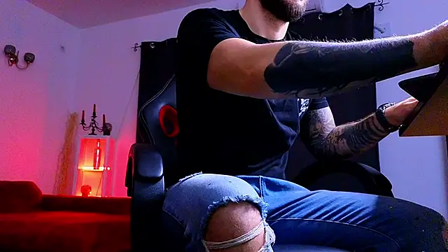 Snapshot of MightyAaron66 chatting on 12-02-25, 03:56 MightyAaron66 online show from 12-02-25, 03:56