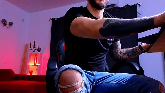 Snapshot of MightyAaron66 chatting on 12-03-25, 03:58 MightyAaron66 online show from 12-03-25, 03:58