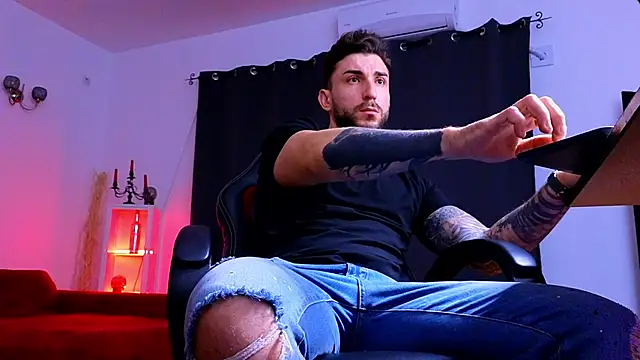 Snapshot of MightyAaron66 chatting on 12-04-25, 03:49 MightyAaron66 online show from 12-04-25, 03:49