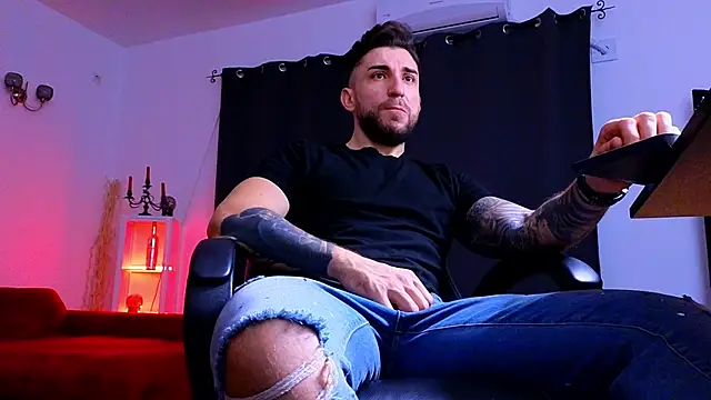 Snapshot of MightyAaron66 chatting on 12-05-25, 05:38 MightyAaron66 online show from 12-05-25, 05:38