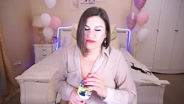 Snapshot of KiraRoxx chatting on 02-19-25, 11:14 KiraRoxx online show from 02-19-25, 11:14