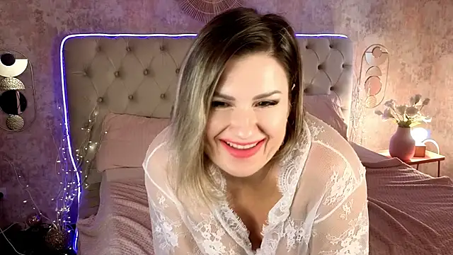 Snapshot of KiraRoxx chatting on 12-02-25, 10:53 KiraRoxx online show from 12-02-25, 10:53