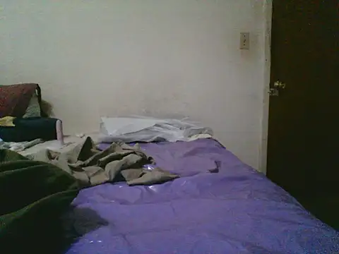 Emilylyn2501 online show from 11-08-25, 02:23