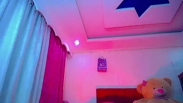 NahomiCamper online show from 04-17-26, 11:08