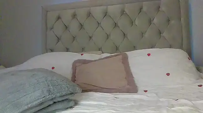 Snapshot of diamondgalxo chatting on 02-19-25, 08:01 diamondgalxo online show from 02-19-25, 08:01