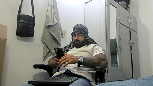 Lyon vach online show from 01-23-25, 10:33