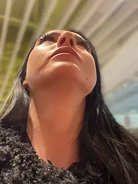 Snapshot of Roxana-Sexy chatting on 01-10-25, 06:31 Roxana-Sexy online show from 01-10-25, 06:31