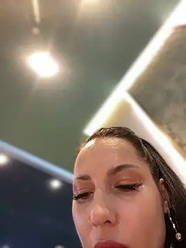 Snapshot of Roxana-Sexy chatting on 01-11-25, 06:56 Roxana-Sexy online show from 01-11-25, 06:56