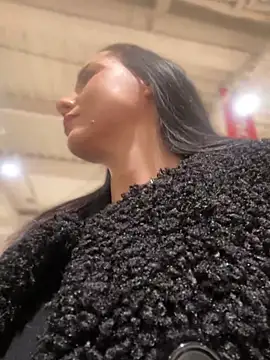 Snapshot of Roxana-Sexy chatting on 02-18-25, 05:31 Roxana-Sexy online show from 02-18-25, 05:31