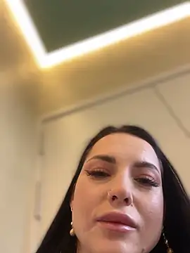 Snapshot of Roxana-Sexy chatting on 02-28-25, 05:48 Roxana-Sexy online show from 02-28-25, 05:48