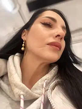 Snapshot of Roxana-Sexy chatting on 03-01-25, 05:42 Roxana-Sexy online show from 03-01-25, 05:42