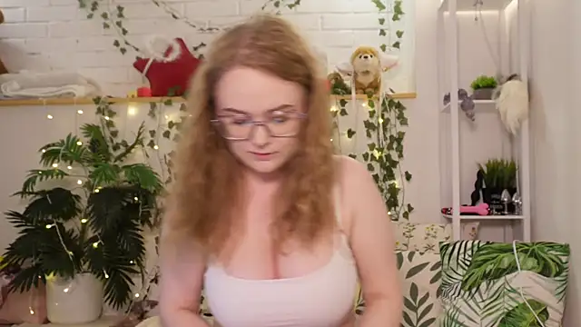 Snapshot of MonicaAsis chatting on 10-18-25, 05:57 MonicaAsis online show from 10-18-25, 05:57